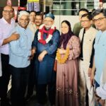 जामिया मिलिया इस्लामिया के कुलपति प्रोफेसर मज़हर आसिफ का हज से लौटने पर एयरपोर्ट पर गर्मजोशी से स्वागत  नई दिल्ली: हज की पवित्र यात्रा पूरी कर स्वदेश लौटने पर जामिया मिलिया इस्लामिया के कुलपति प्रोफेसर मज़हर आसिफ और उनकी पत्नी का नई दिल्ली एयरपोर्ट पर जामिया समुदाय की ओर से भव्य, गरिमामय और आत्मीय स्वागत किया गया।